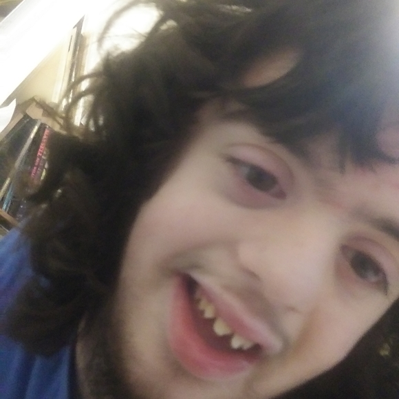 Meet your Posher, Theda. I *need* to sell here!! 😍❤️ - Picture 4 of 16